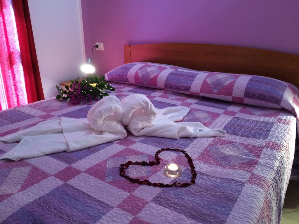 Residence Le Azalee & Spa Vercana Room photo